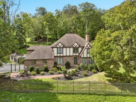 143 Beacon Hill Rd, Califon, NJ 07830