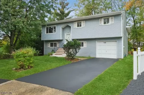 446 W 6th Ave, Roselle, NJ 07203