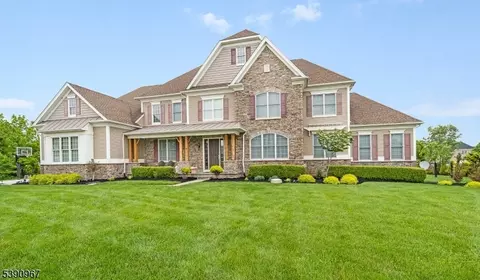 2 Eckles Dr, Somerville, NJ 08876