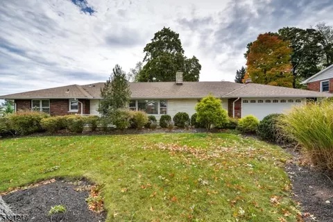 811 Brooklyn Ave, Raritan, NJ 08869