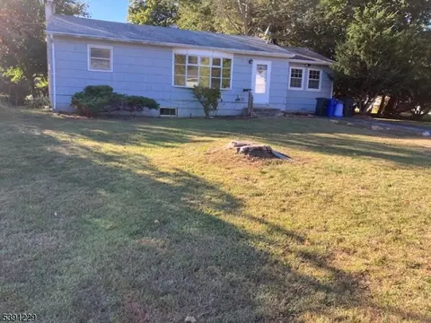 13 Longview Rd, Newton, NJ 07860