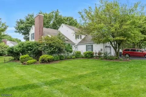 23 Hampton Ct, Basking Ridge, NJ 07920