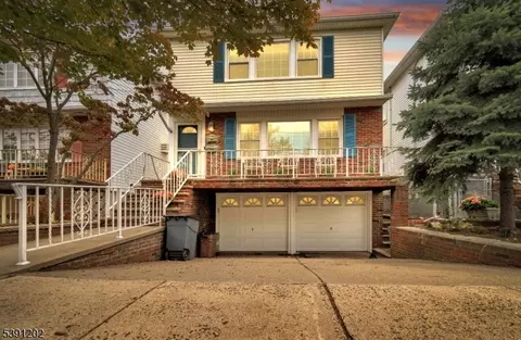 7 Country Village Ct, Bayonne, NJ 07002