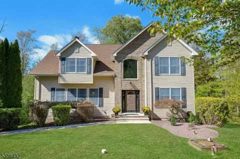 20 Forest Ridge Ter, Oak Ridge, NJ 07438