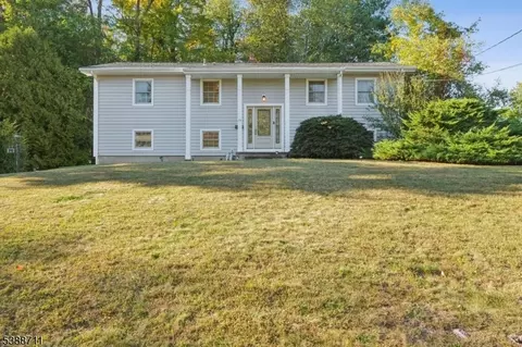 74 Fairway Dr, East Hanover, NJ 07936