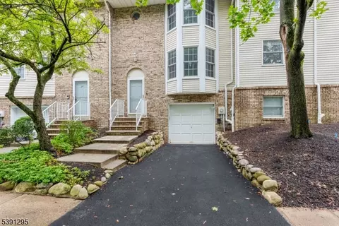 62 Brookstone Cir, Morris Plains, NJ 07950