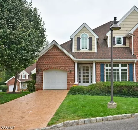 35 Schmidt Cir, Watchung, NJ 07069