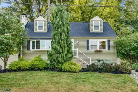 21 Springbrook Trl, Sparta, NJ 07871