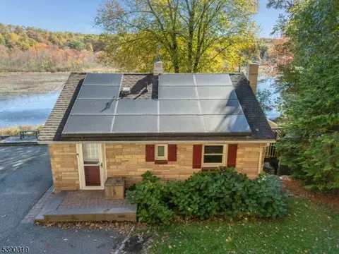 218 Lackawanna Dr, Stanhope, NJ 07874