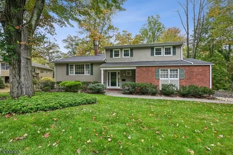 106 Stoneridge Rd, New Providence, NJ 07974