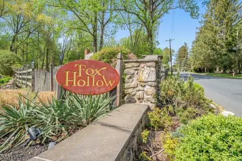 68 Fox Hollow Rd, Sparta, NJ 07871