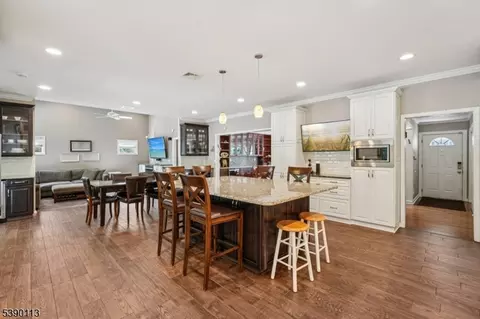 7 Rosedale Ter, Livingston, NJ 07039