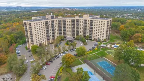 2 Claridge Dr #1GE, Verona, NJ 07044