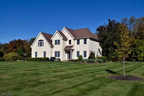 21 Shara Ln, Pennington, NJ 08534