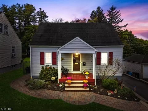 15 Oakwood Ave, Livingston, NJ 07039