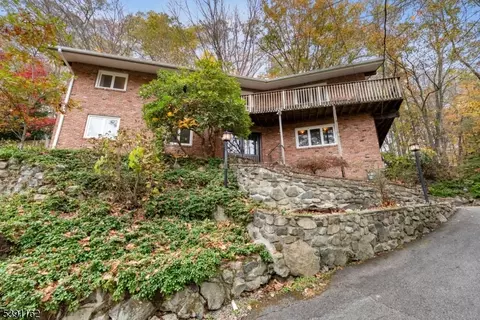 324 Cupsaw Dr, Ringwood, NJ 07456