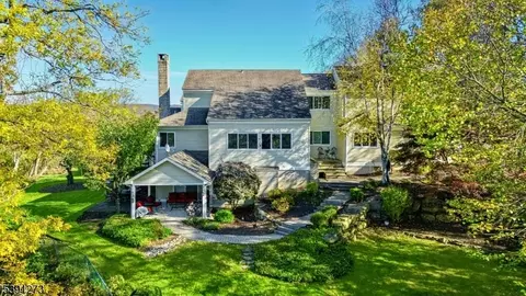 18 Cliffside Ct, Hamburg, NJ 07419