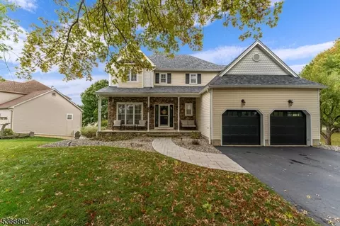 15 Byron Dr, Phillipsburg, NJ 08865