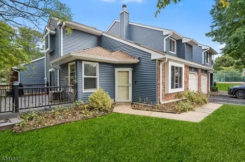 55 Cherrywood Dr, Somerset, NJ 08873