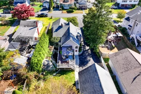 40 Schwarz Blvd, Lake Hopatcong, NJ 07849