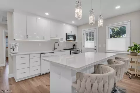 657 Summit Ave, Kenilworth, NJ 07033