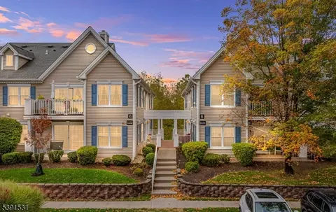 615 Magnolia Ln, Branchburg, NJ 08876