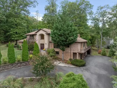 61 Overlook Dr, Woodcliff Lake, NJ 07677