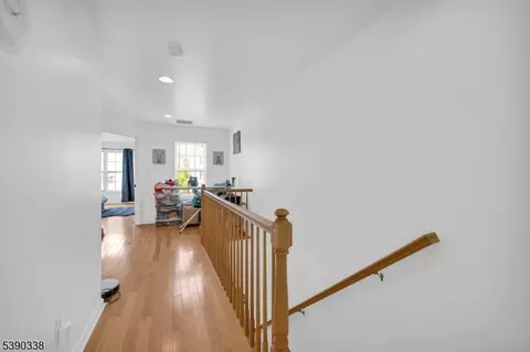 545 Coventry Dr, Nutley, NJ 07110 photo 23