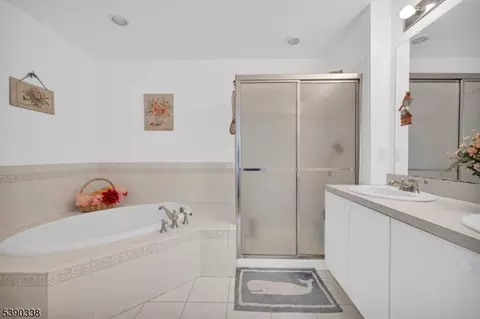 545 Coventry Dr, Nutley, NJ 07110 photo 22