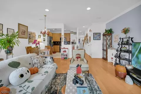 545 Coventry Dr, Nutley, NJ 07110 photo 15