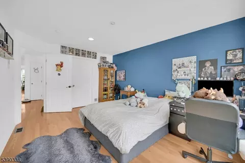 545 Coventry Dr, Nutley, NJ 07110 photo 19