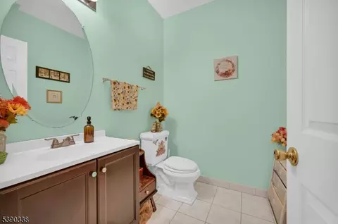 545 Coventry Dr, Nutley, NJ 07110 photo 7