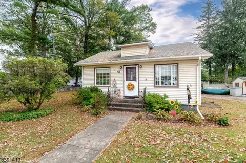 51 Lakeview Ave, Ringwood, NJ 07456