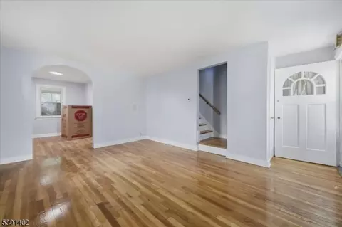 34 Macarthur Dr, Edison, NJ 08837 photo 4