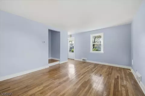 34 Macarthur Dr, Edison, NJ 08837 photo 5