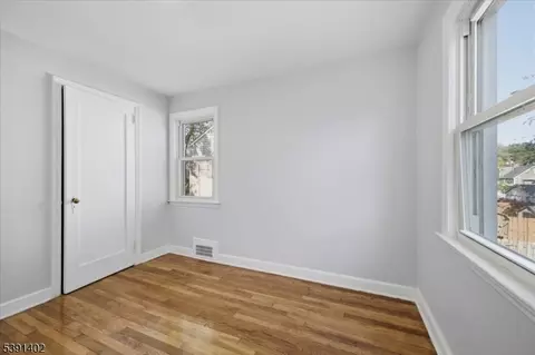 34 Macarthur Dr, Edison, NJ 08837 photo 15