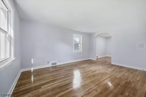 34 Macarthur Dr, Edison, NJ 08837 photo 3