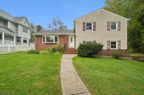 2 Pine St, Cranford, NJ 07016
