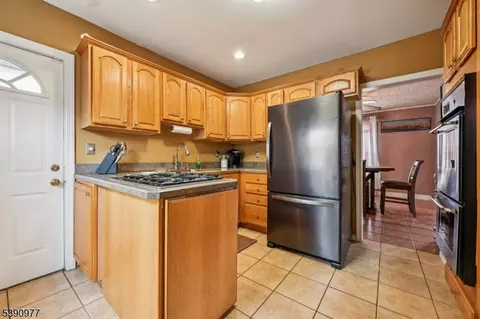30 Everett Pl, Plainfield, NJ 07063 photo 4