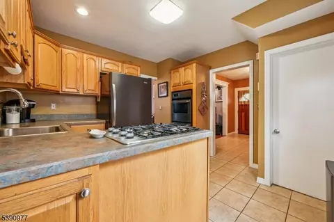 30 Everett Pl, Plainfield, NJ 07063 photo 3