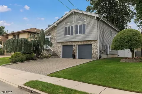 69 Larkspur Ln, Clifton, NJ 07013