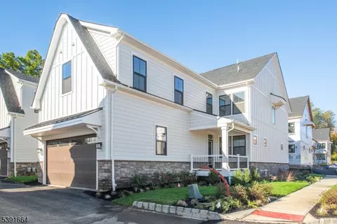 14 Willow Ln, Parsippany, NJ 07054