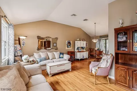 16 Marlo Rd, Wayne, NJ 07470 photo 3