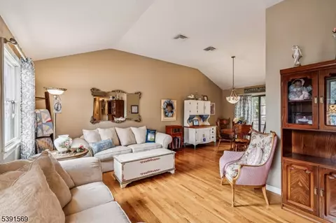 16 Marlo Rd, Wayne, NJ 07470 photo 3