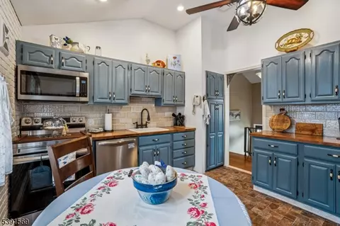 16 Marlo Rd, Wayne, NJ 07470 photo 7