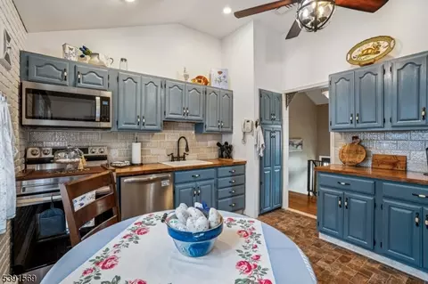 16 Marlo Rd, Wayne, NJ 07470 photo 7