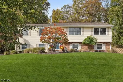 16 Marlo Rd, Wayne, NJ 07470