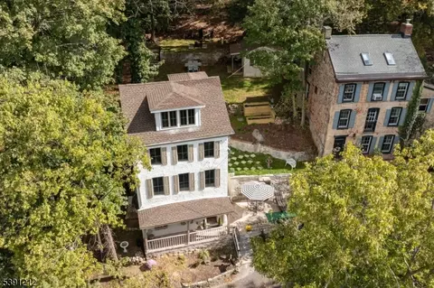 12 Weeden St, Lambertville, NJ 08530