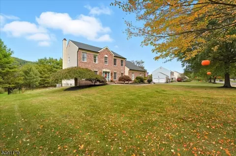 7 Pebble Beach Way, Washington, NJ 07882