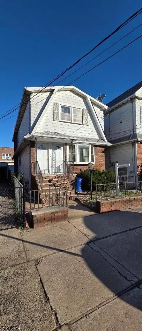 313 Loomis St, Elizabeth City, NJ 07206